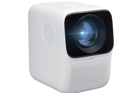 Blink Mini – Compact indoor plug-in smart security camera, 1080p